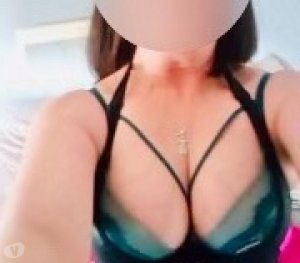 Apolonia vacation sex contacts Wellesley